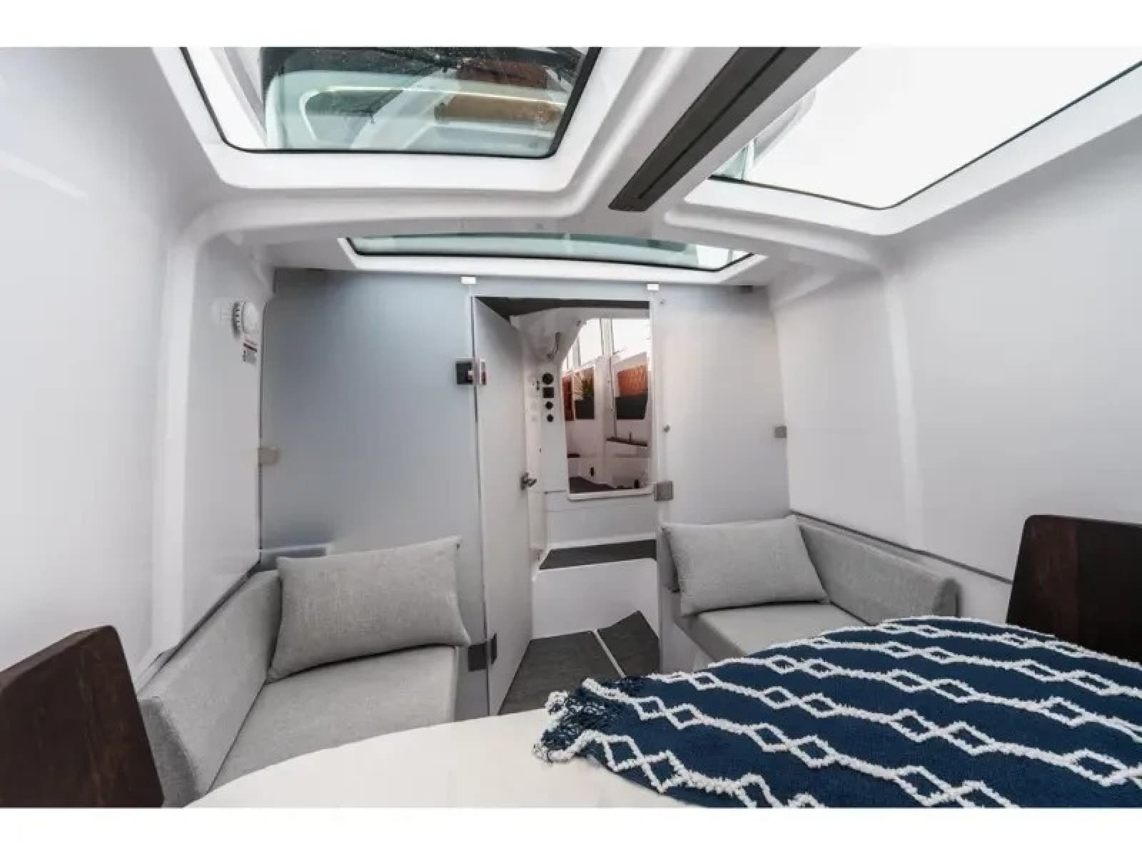 2022 Axopar 37 XC CROSS CABIN - Photo 25