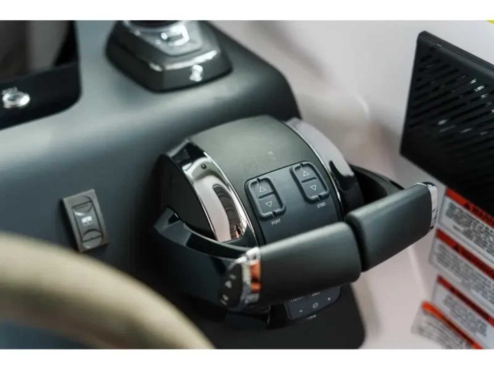 2022 Axopar 37 XC CROSS CABIN - Photo 40
