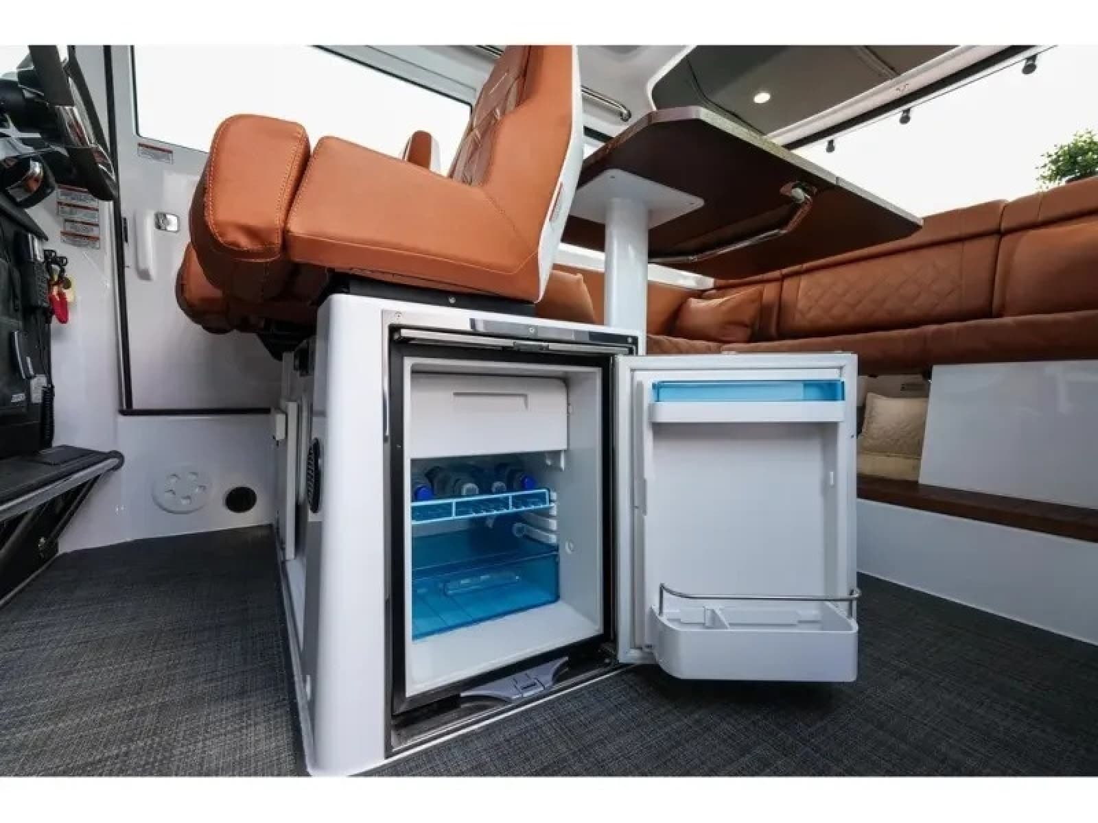 2022 Axopar 37 XC CROSS CABIN - Photo 19