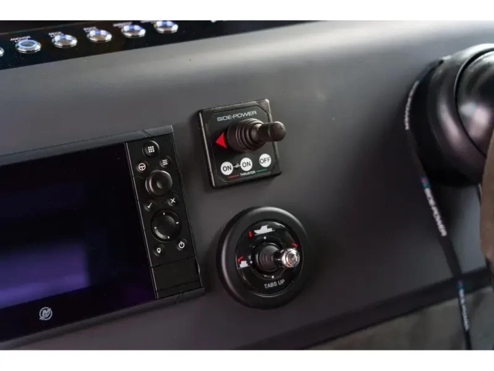 2022 Axopar 37 XC CROSS CABIN - Photo 38