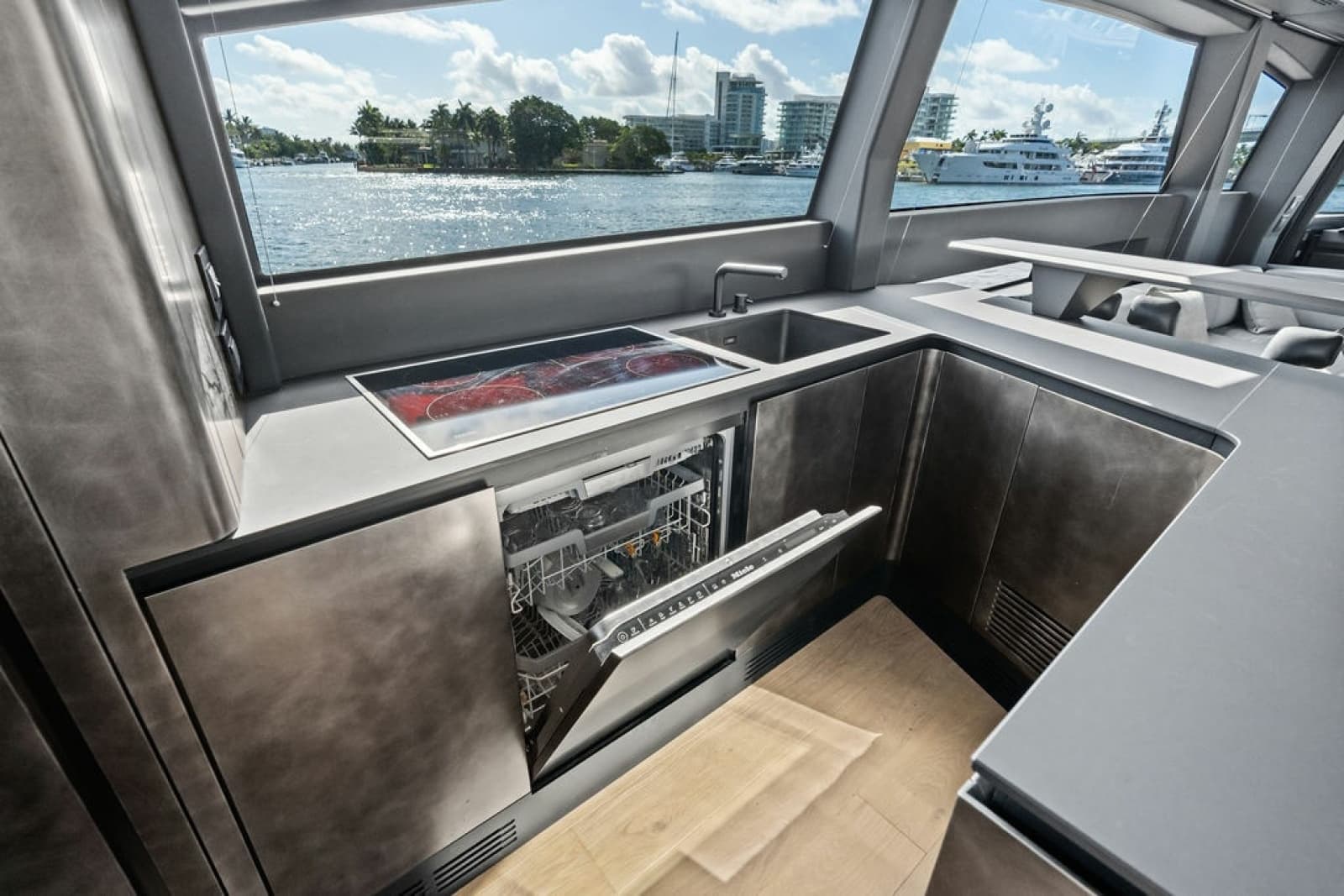 2025 Pershing GTX80 - Photo 42