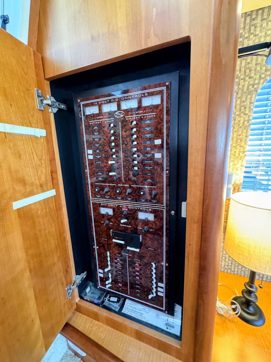 2002 Silverton 39 Motor Yacht - Photo 60