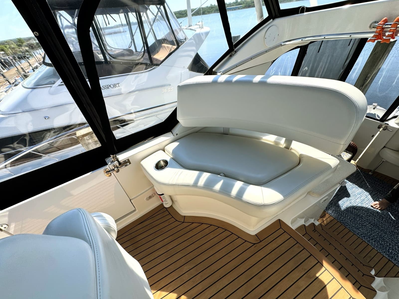 2002 Silverton 39 Motor Yacht - Photo 14
