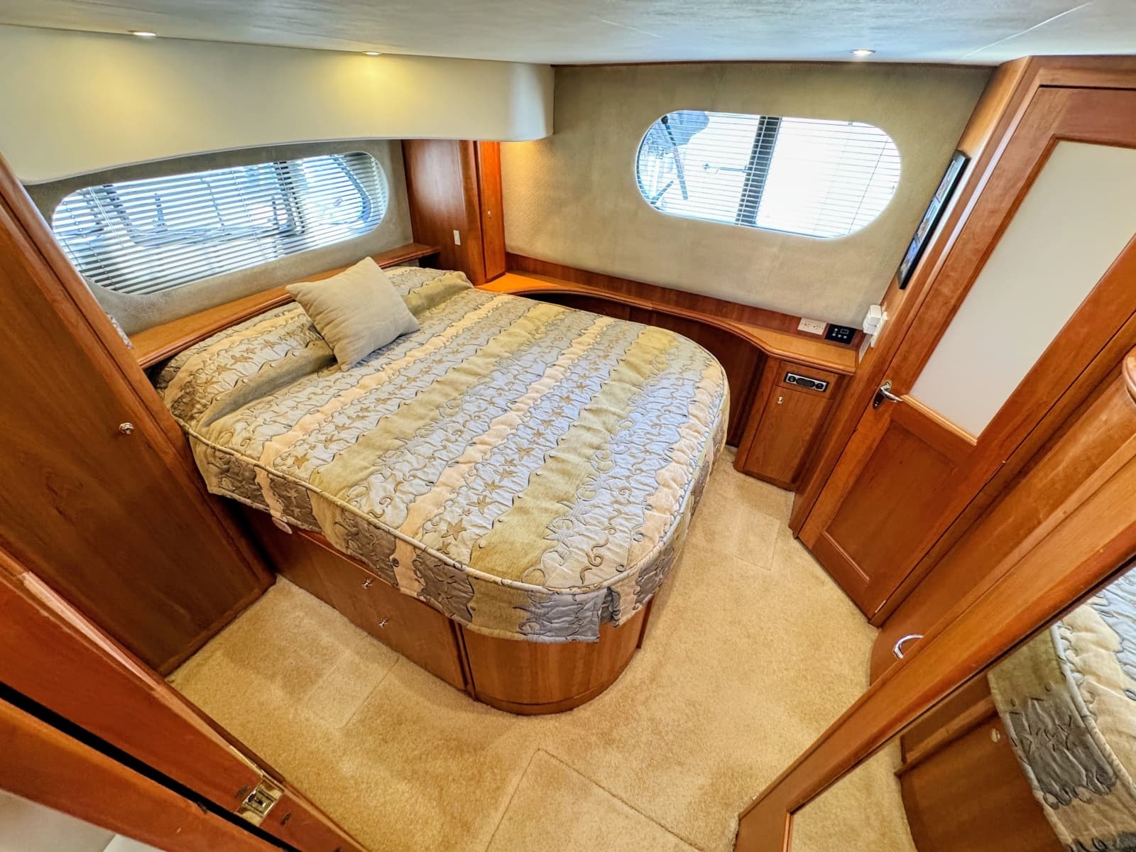 2002 Silverton 39 Motor Yacht - Photo 54