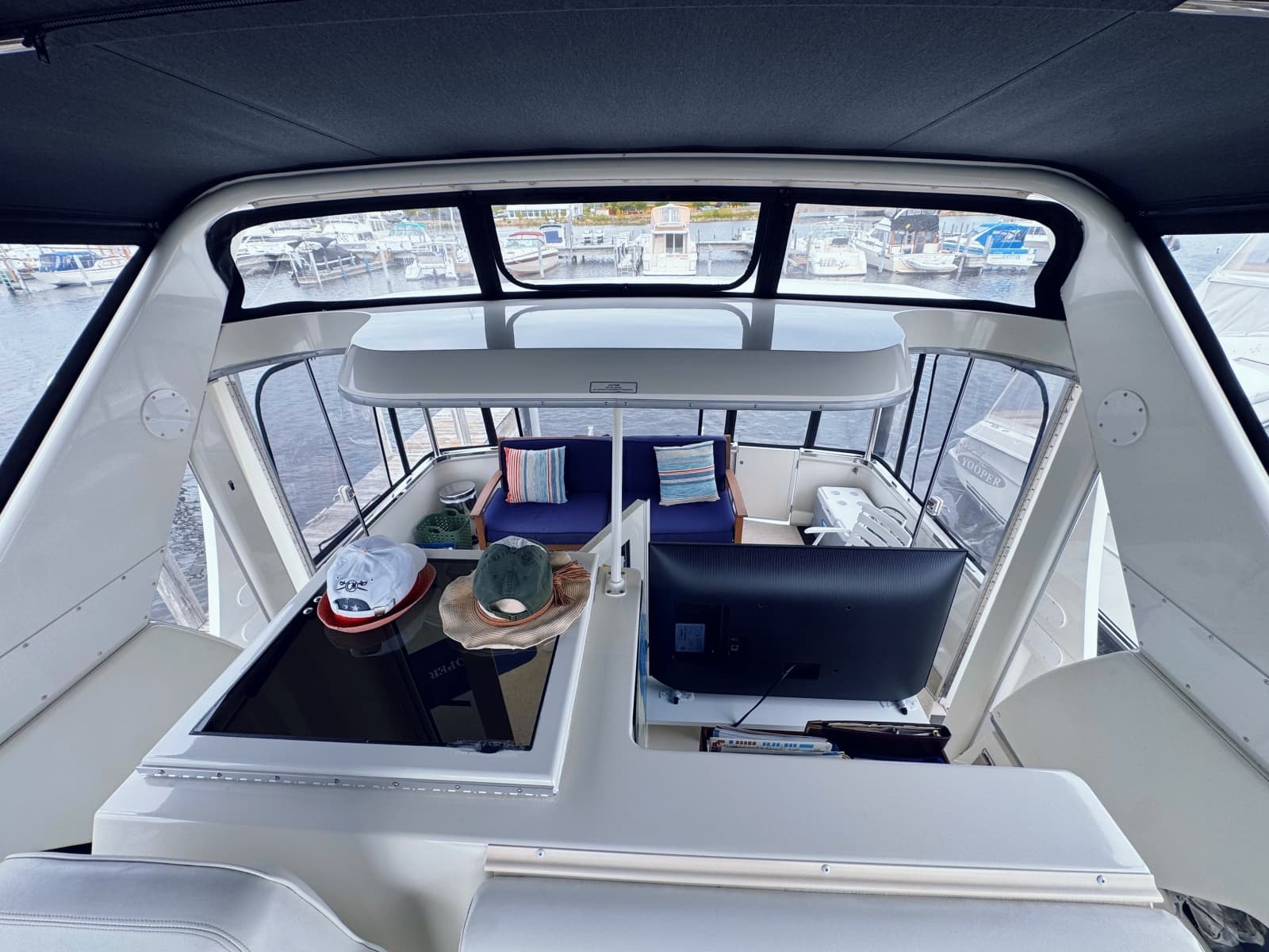 1999 Carver 406 Aft Cabin Motor Yacht - Photo 18