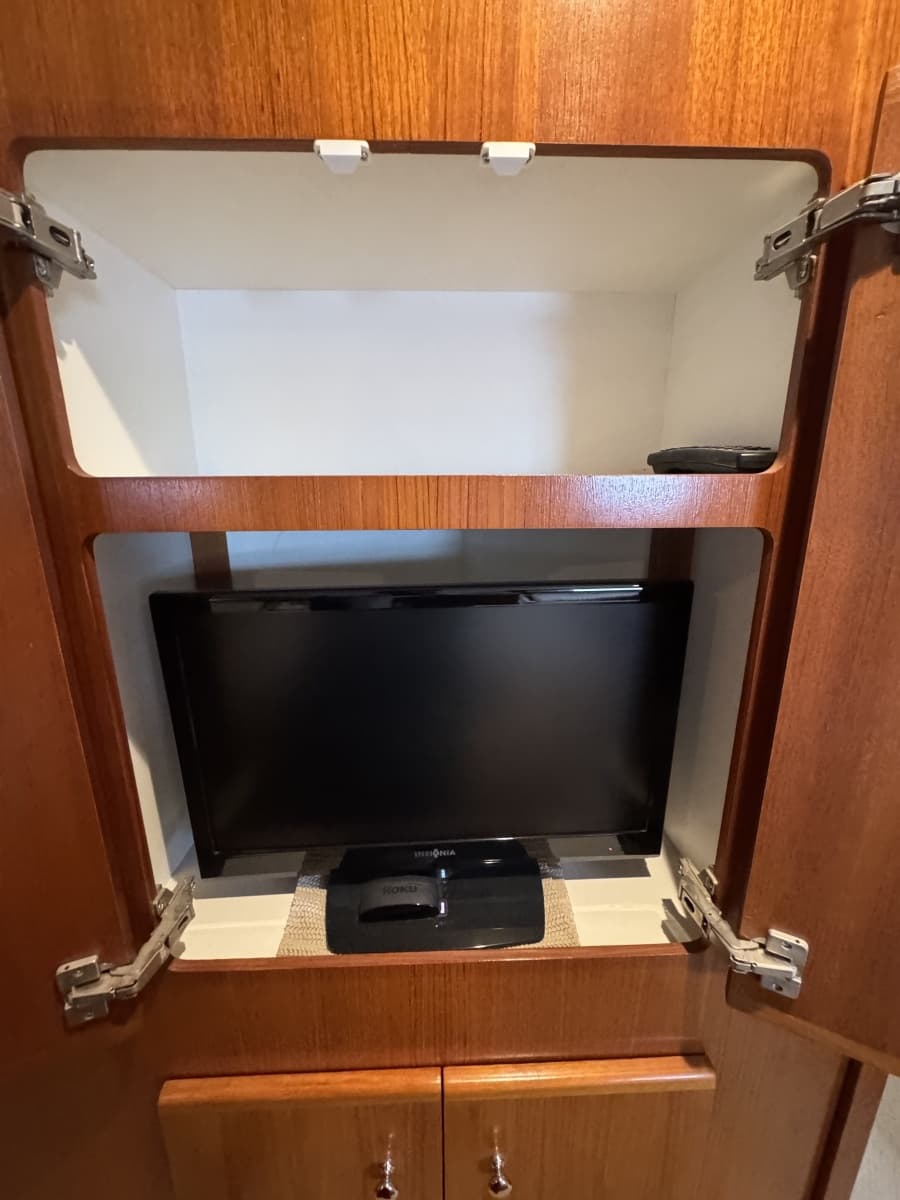 1999 Carver 406 Aft Cabin Motor Yacht - Photo 52