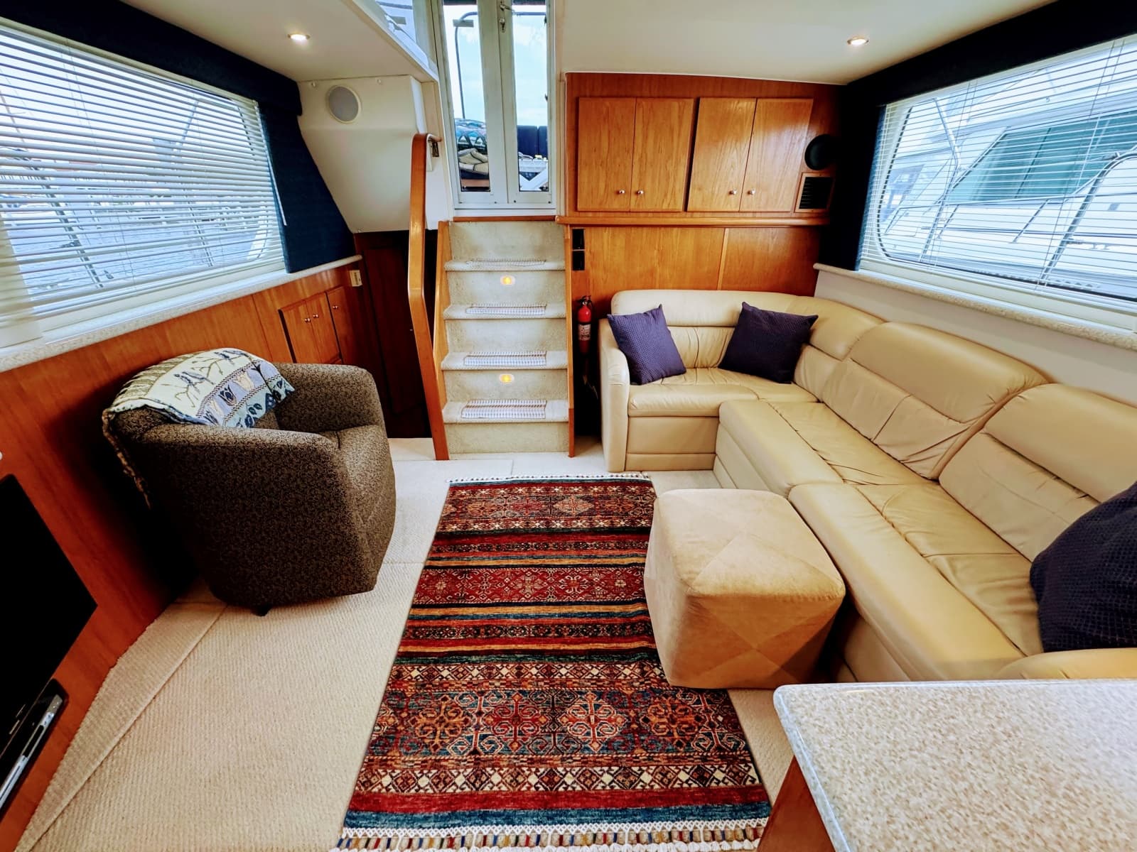 1999 Carver 406 Aft Cabin Motor Yacht - Photo 35