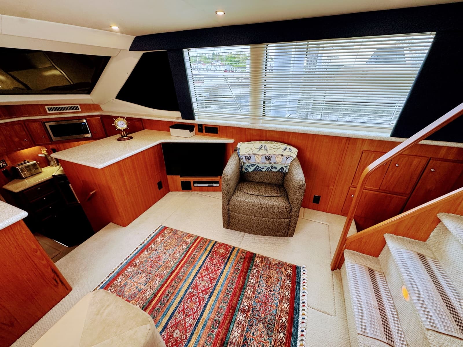 1999 Carver 406 Aft Cabin Motor Yacht - Photo 32