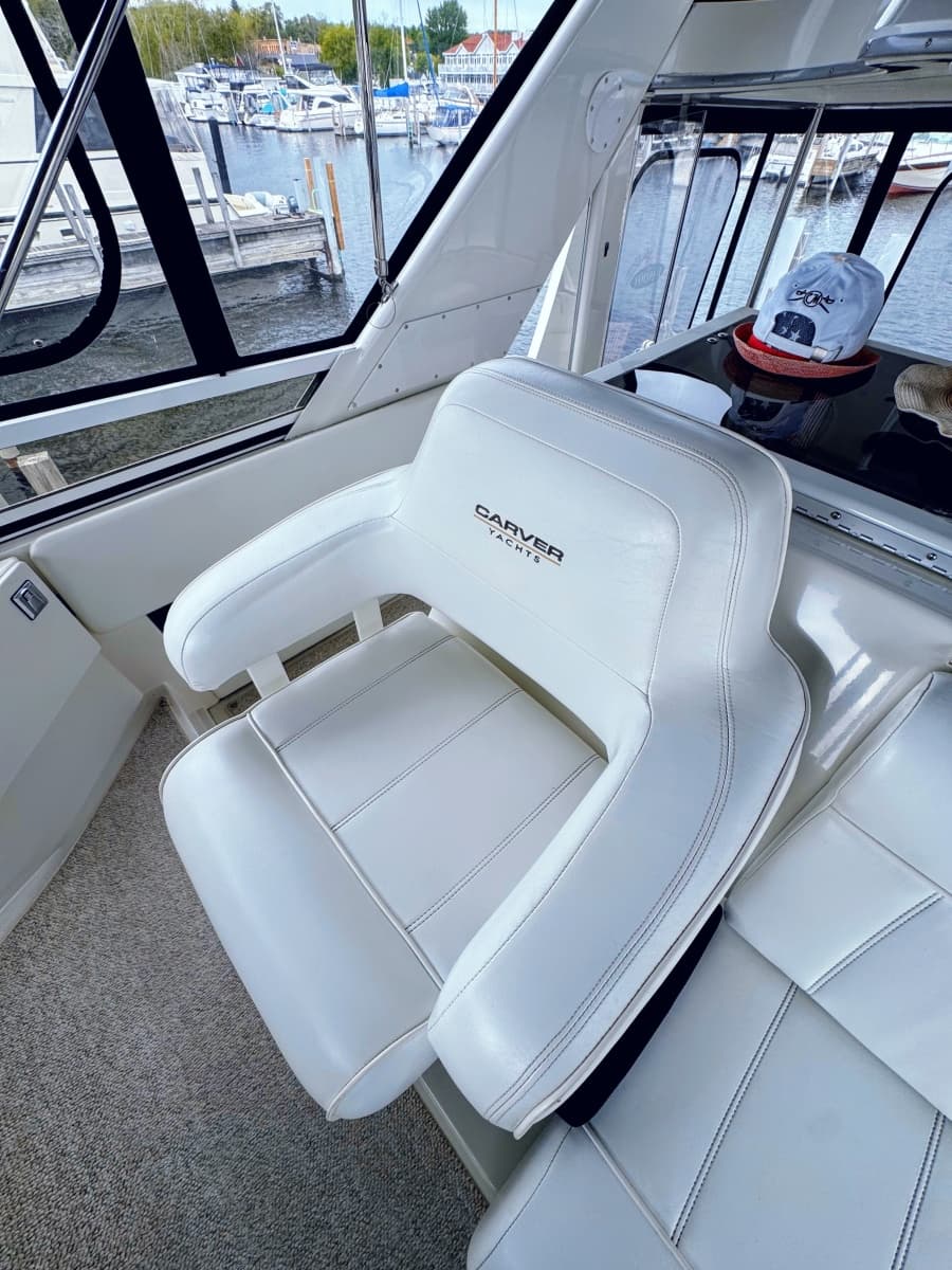 1999 Carver 406 Aft Cabin Motor Yacht - Photo 19