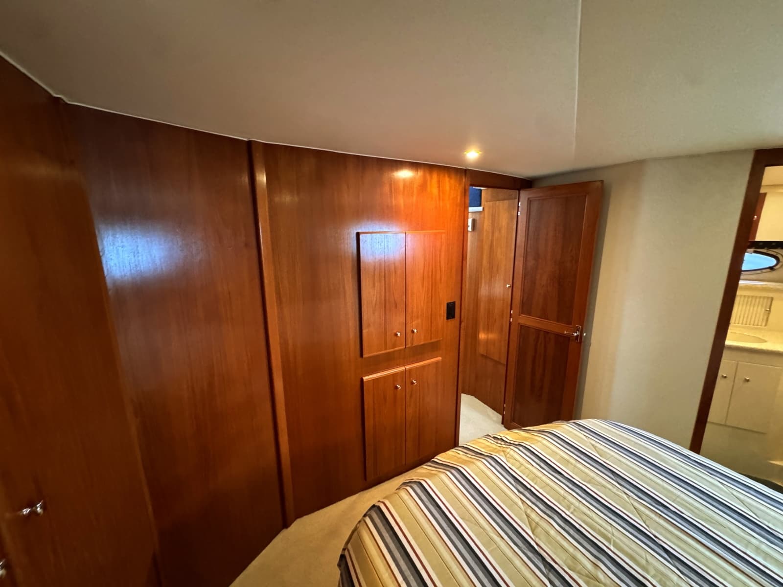 1999 Carver 406 Aft Cabin Motor Yacht - Photo 47