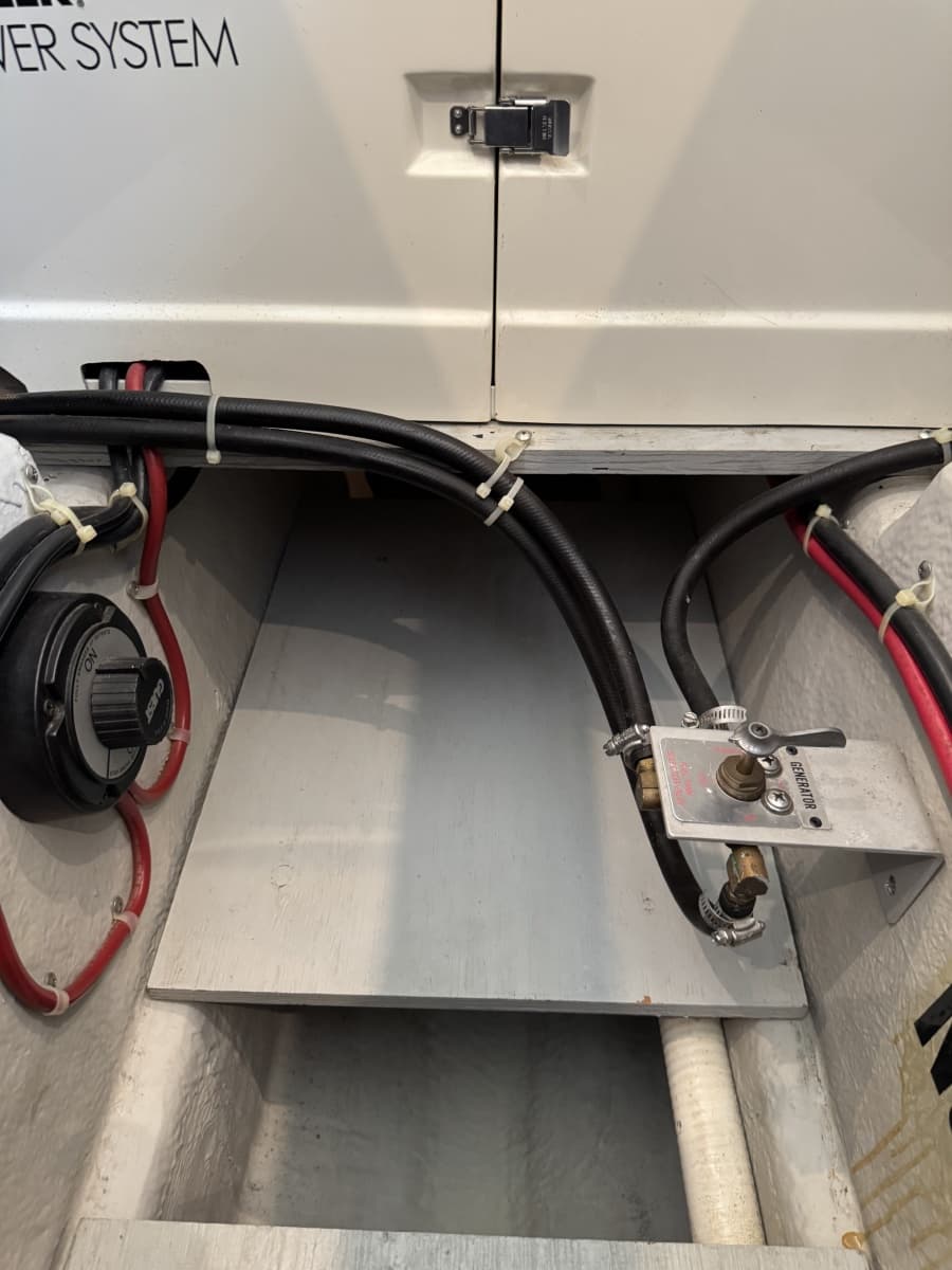1999 Carver 406 Aft Cabin Motor Yacht - Photo 61