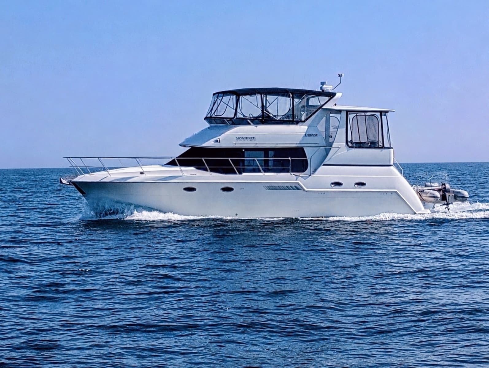 1999 Carver 406 Aft Cabin Motor Yacht - Photo 1