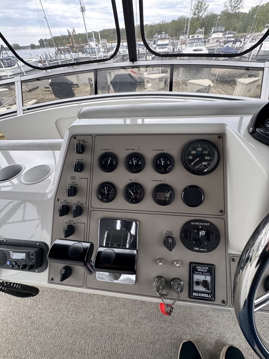 1999 Carver 406 Aft Cabin Motor Yacht - Photo 23