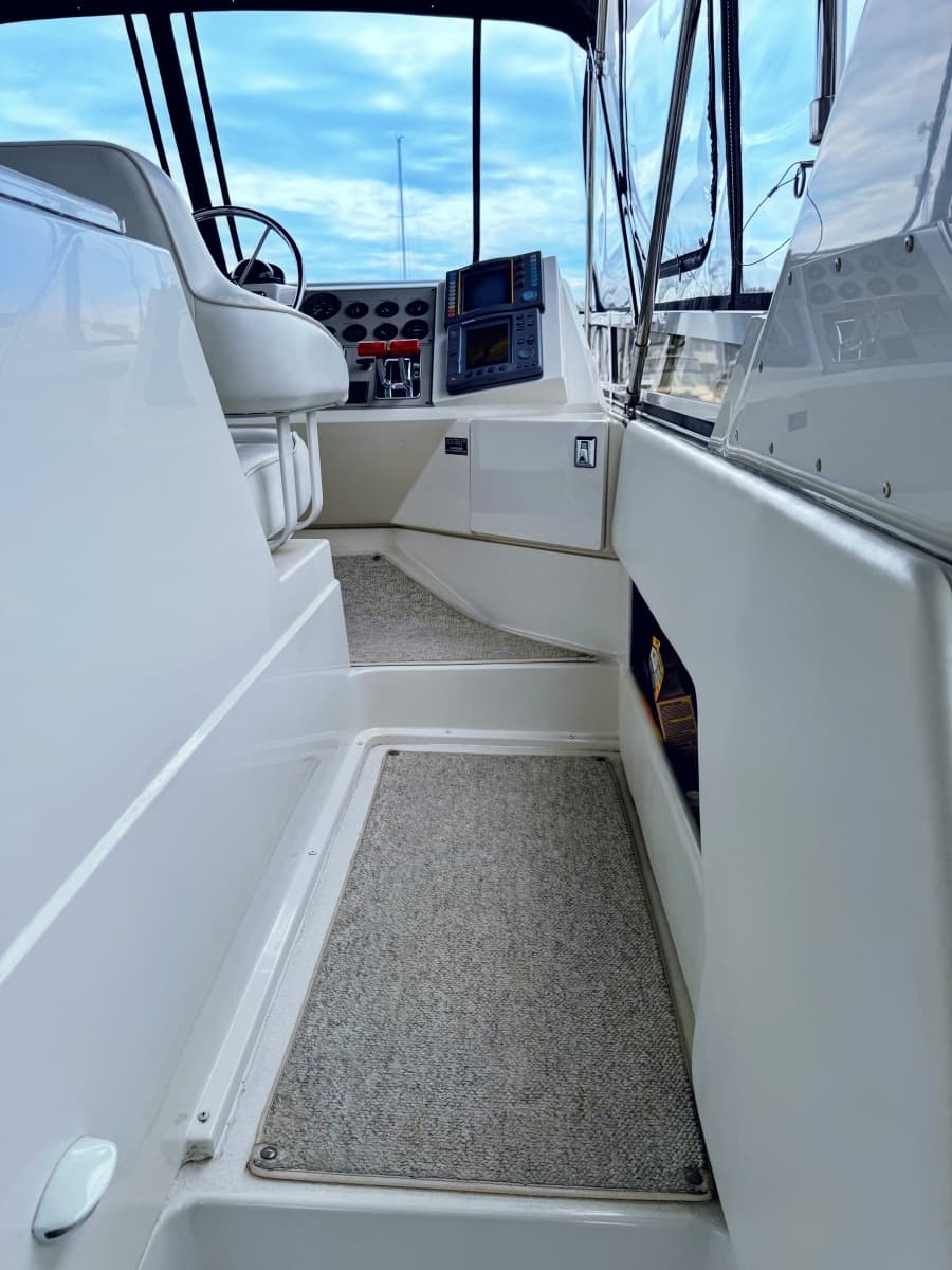 1999 Carver 406 Aft Cabin Motor Yacht - Photo 14