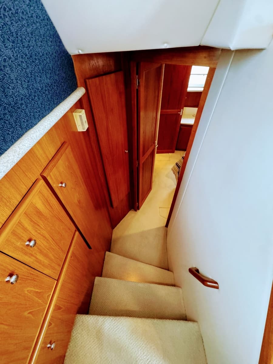 1999 Carver 406 Aft Cabin Motor Yacht - Photo 44