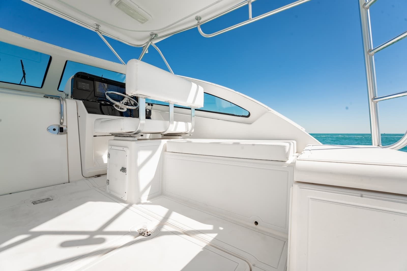 2004 Luhrs 320 Open - Photo 17