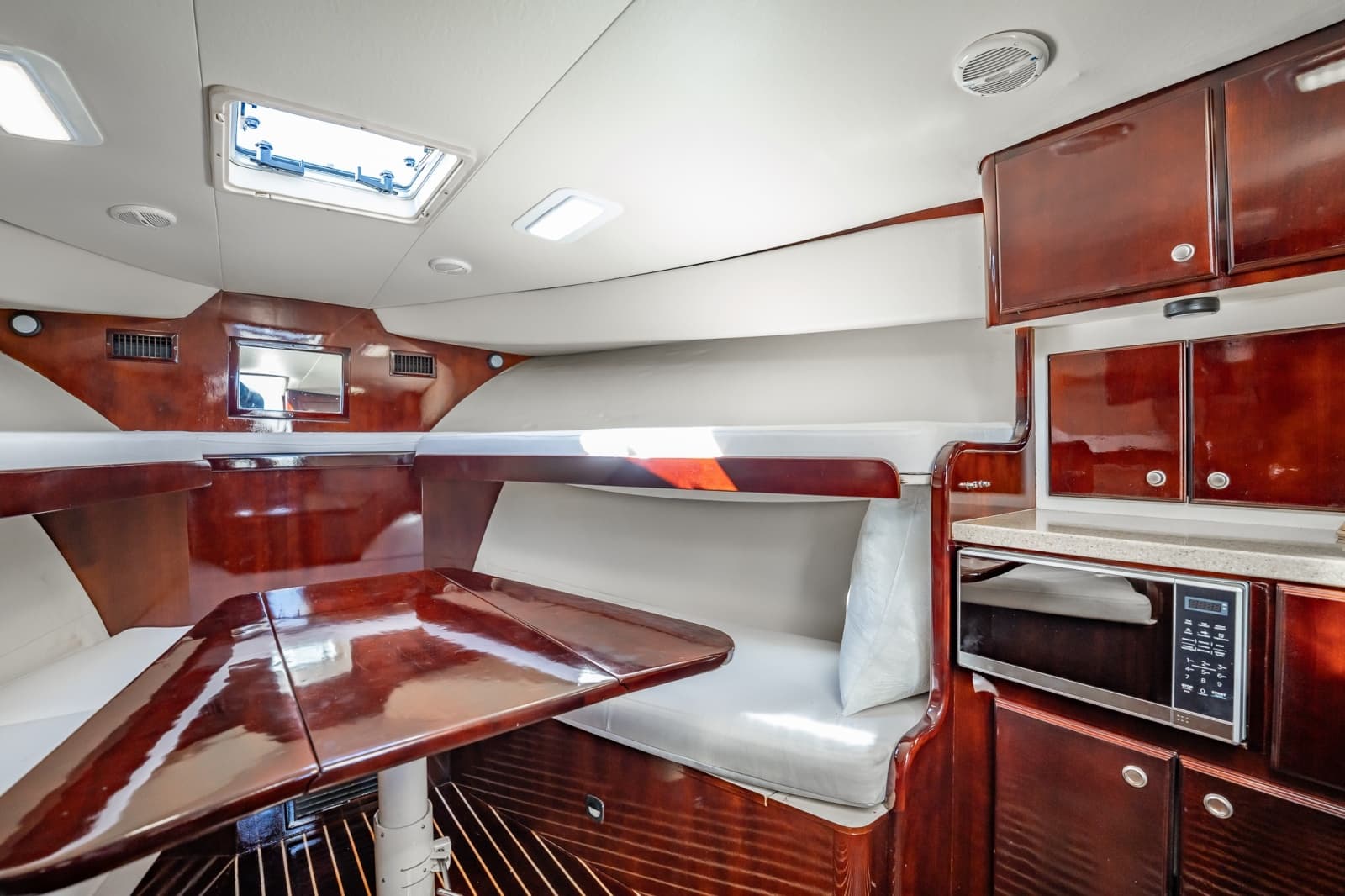 2004 Luhrs 320 Open - Photo 39