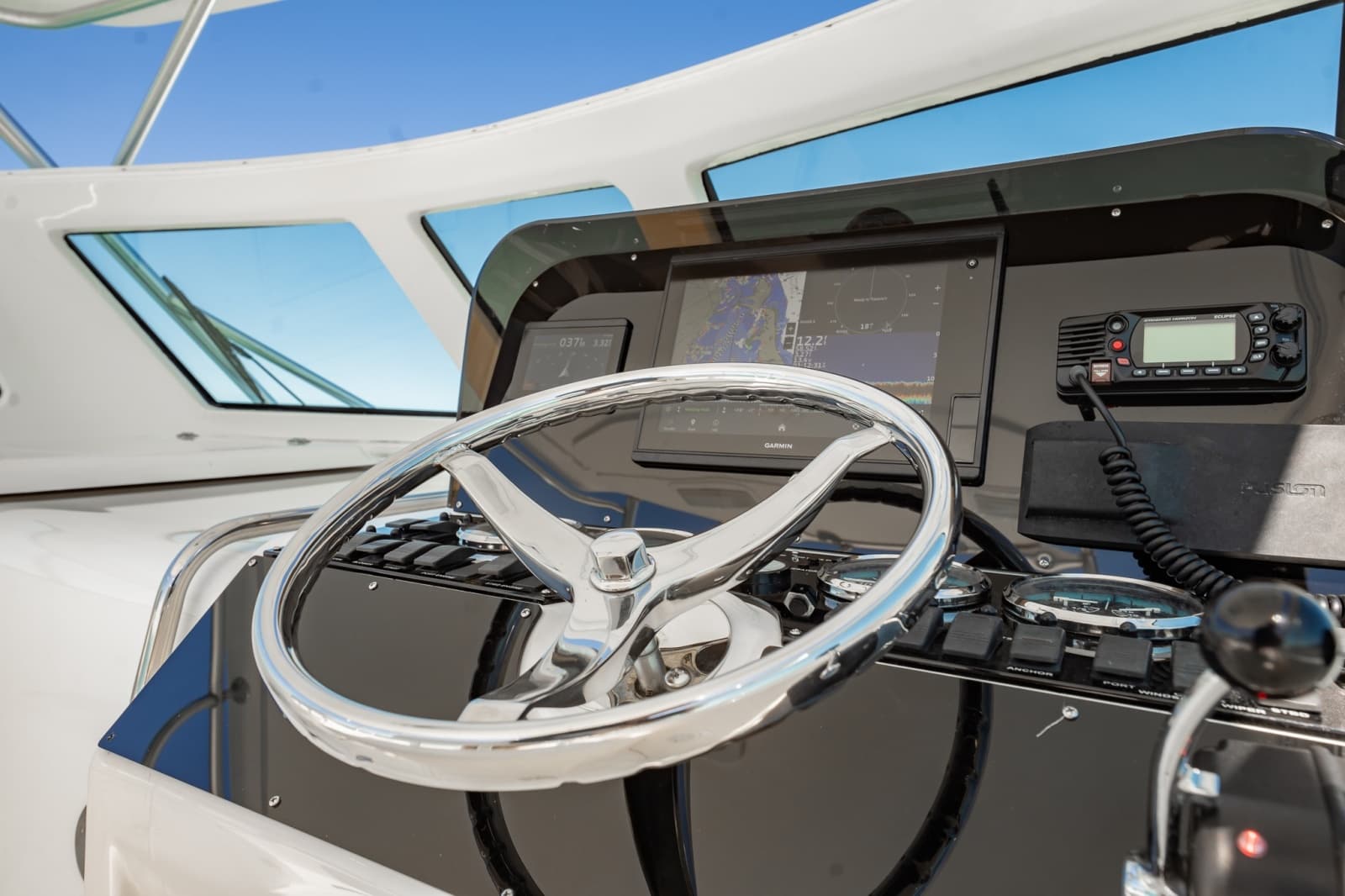 2004 Luhrs 320 Open - Photo 24