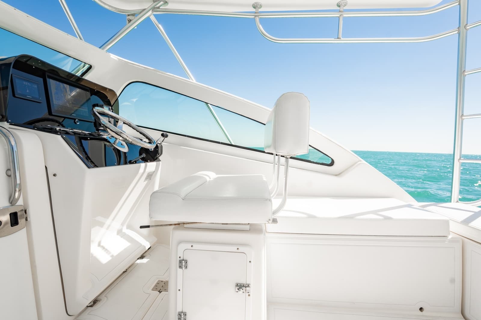 2004 Luhrs 320 Open - Photo 21