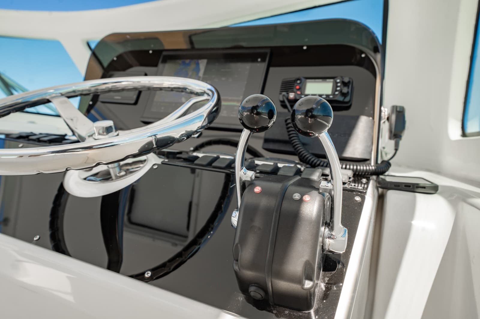 2004 Luhrs 320 Open - Photo 25