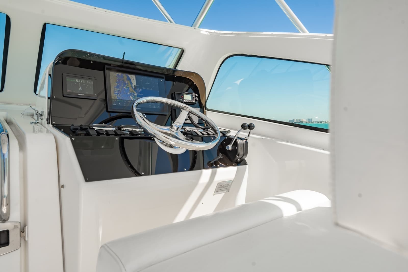 2004 Luhrs 320 Open - Photo 22