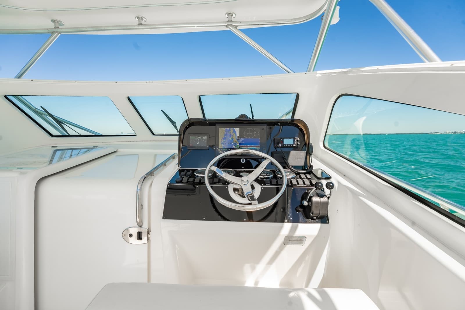 2004 Luhrs 320 Open - Photo 23