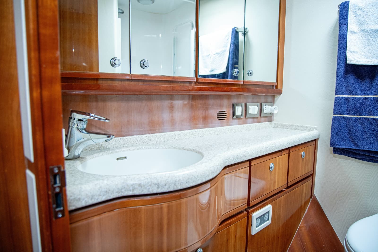 2006 Bertram 510 Convertible - Photo 45