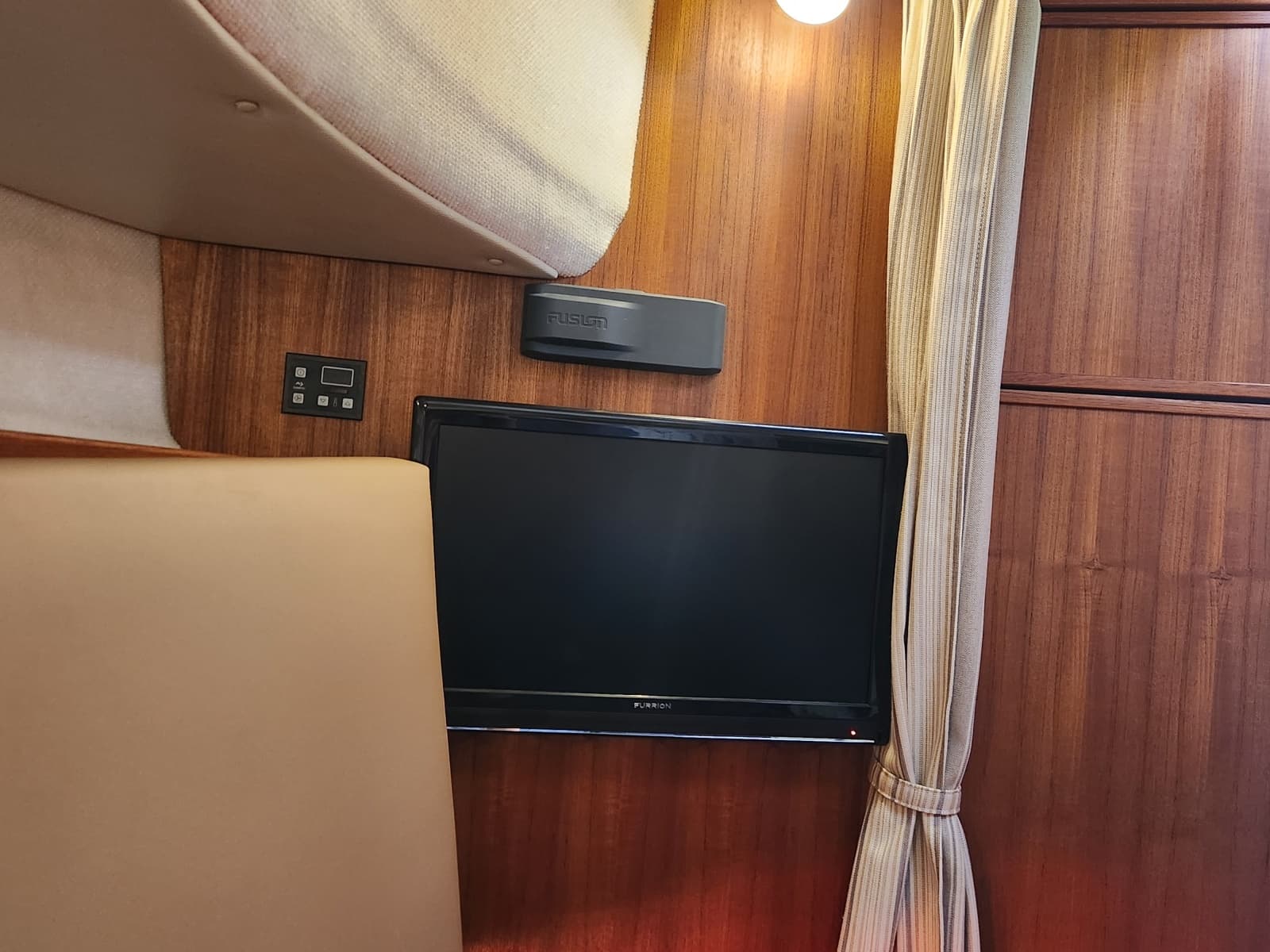 2019 Ranger Tugs R-31 CB - Photo 15