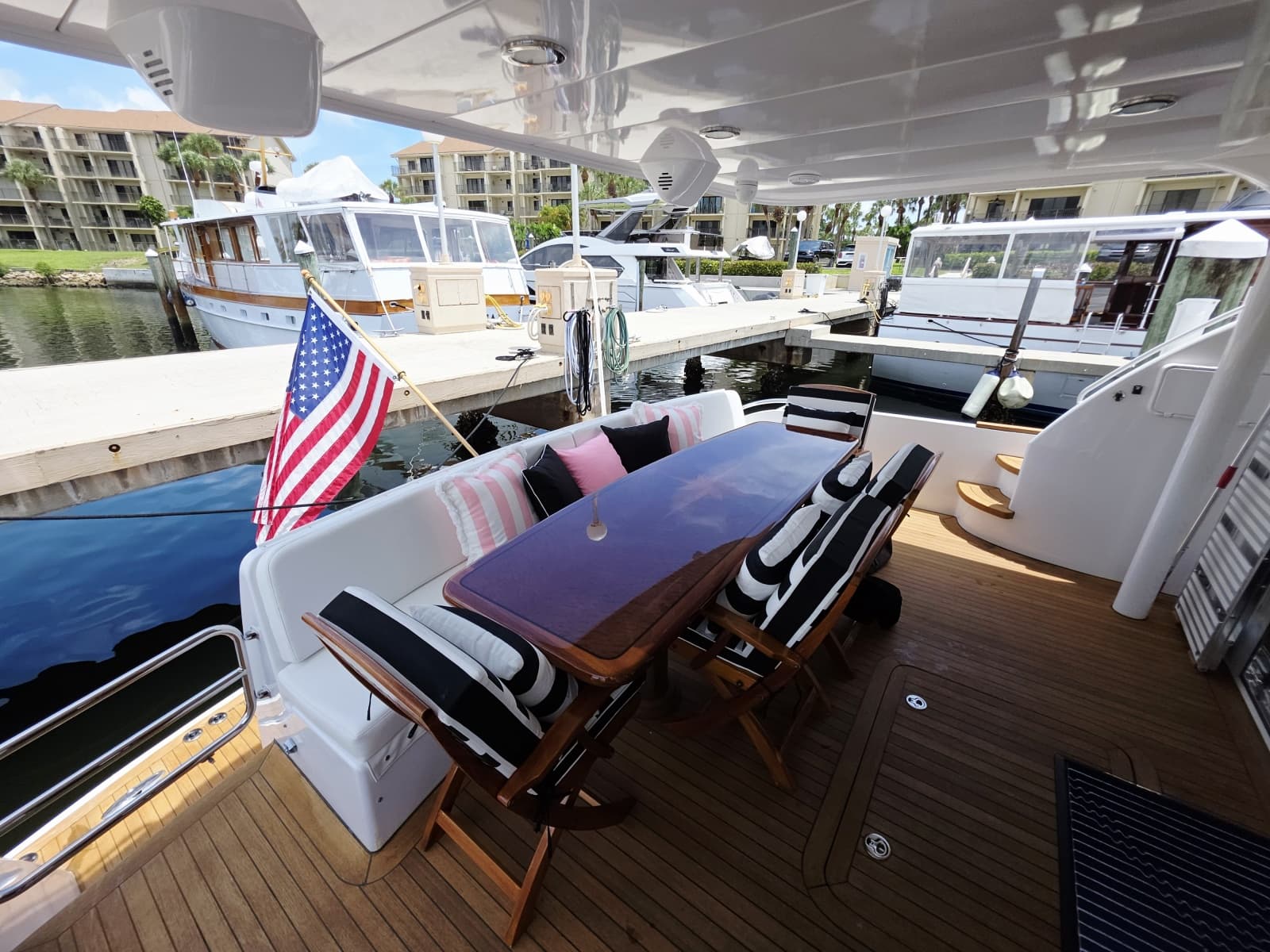2008 Hatteras  - Photo 33