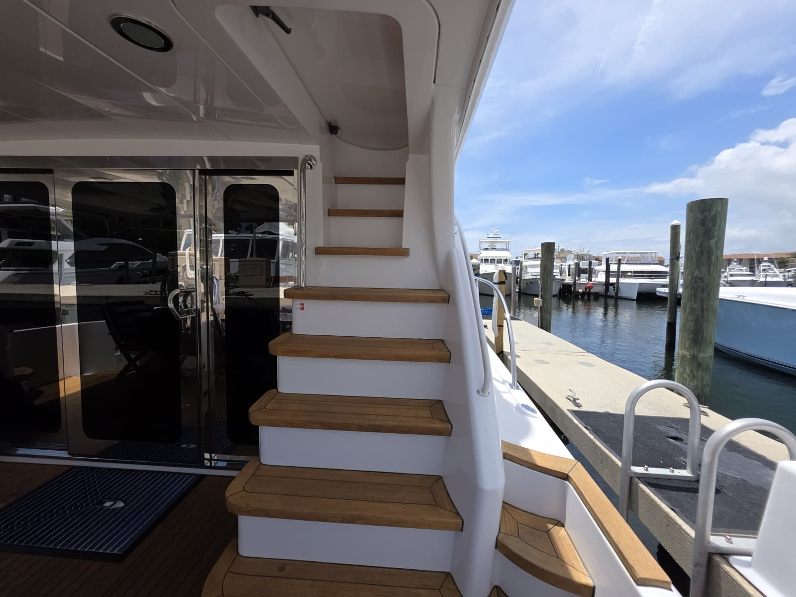 2008 Hatteras  - Photo 34