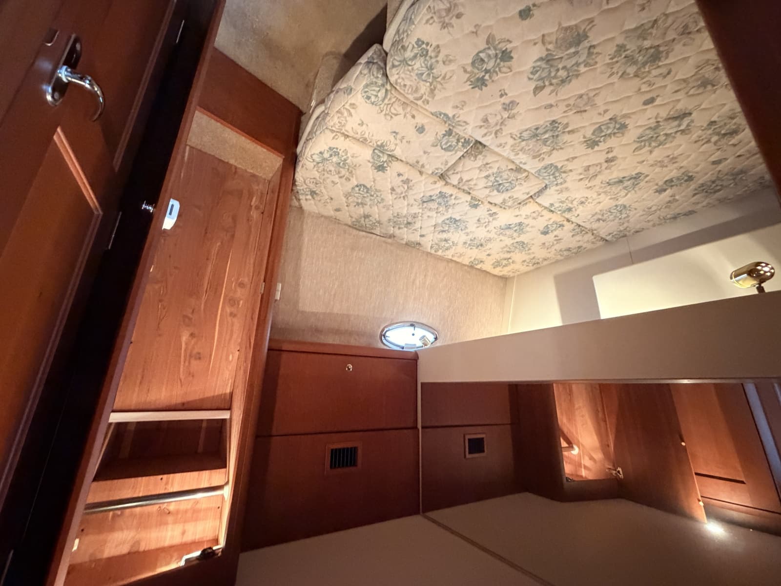 2006 Silverton 38 Convertible - Photo 21