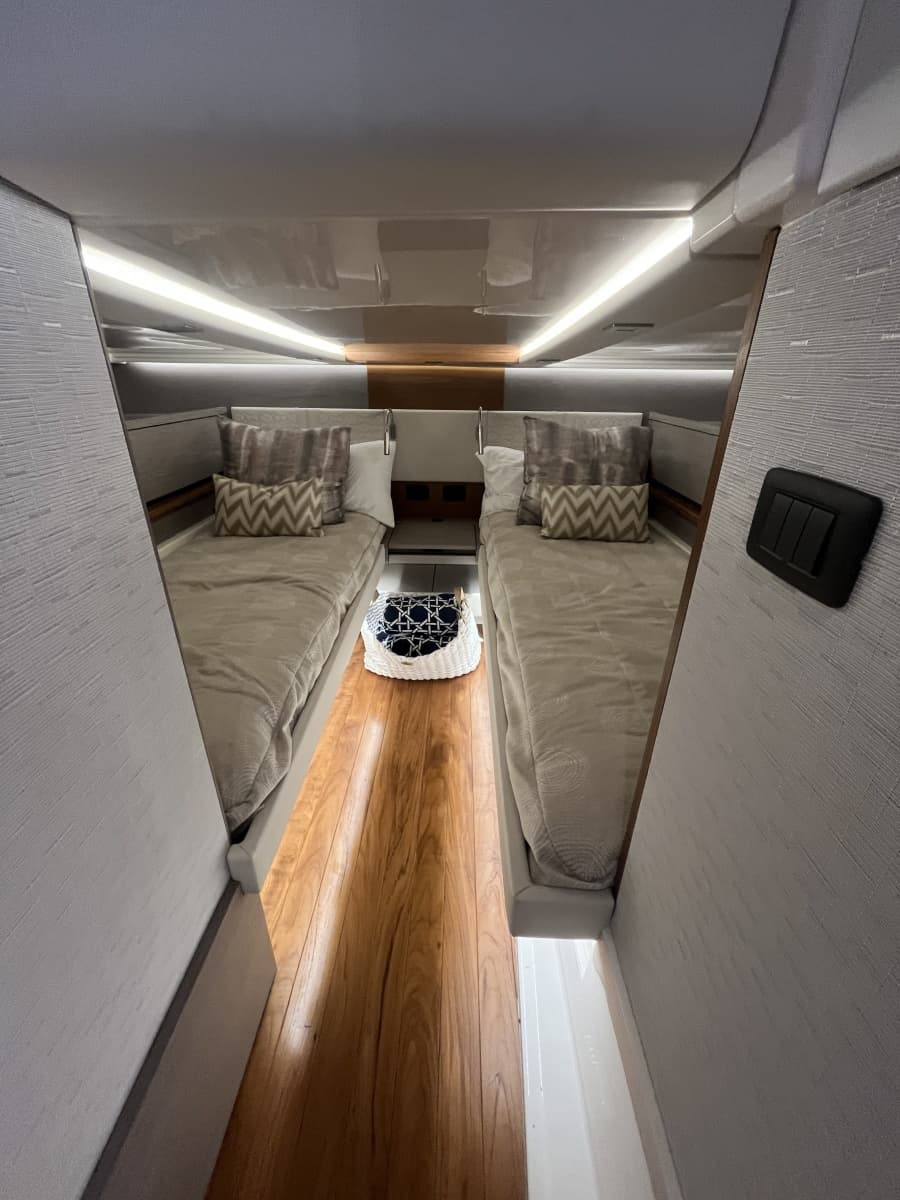 2023 Tiara Yachts 48 LS - Photo 10