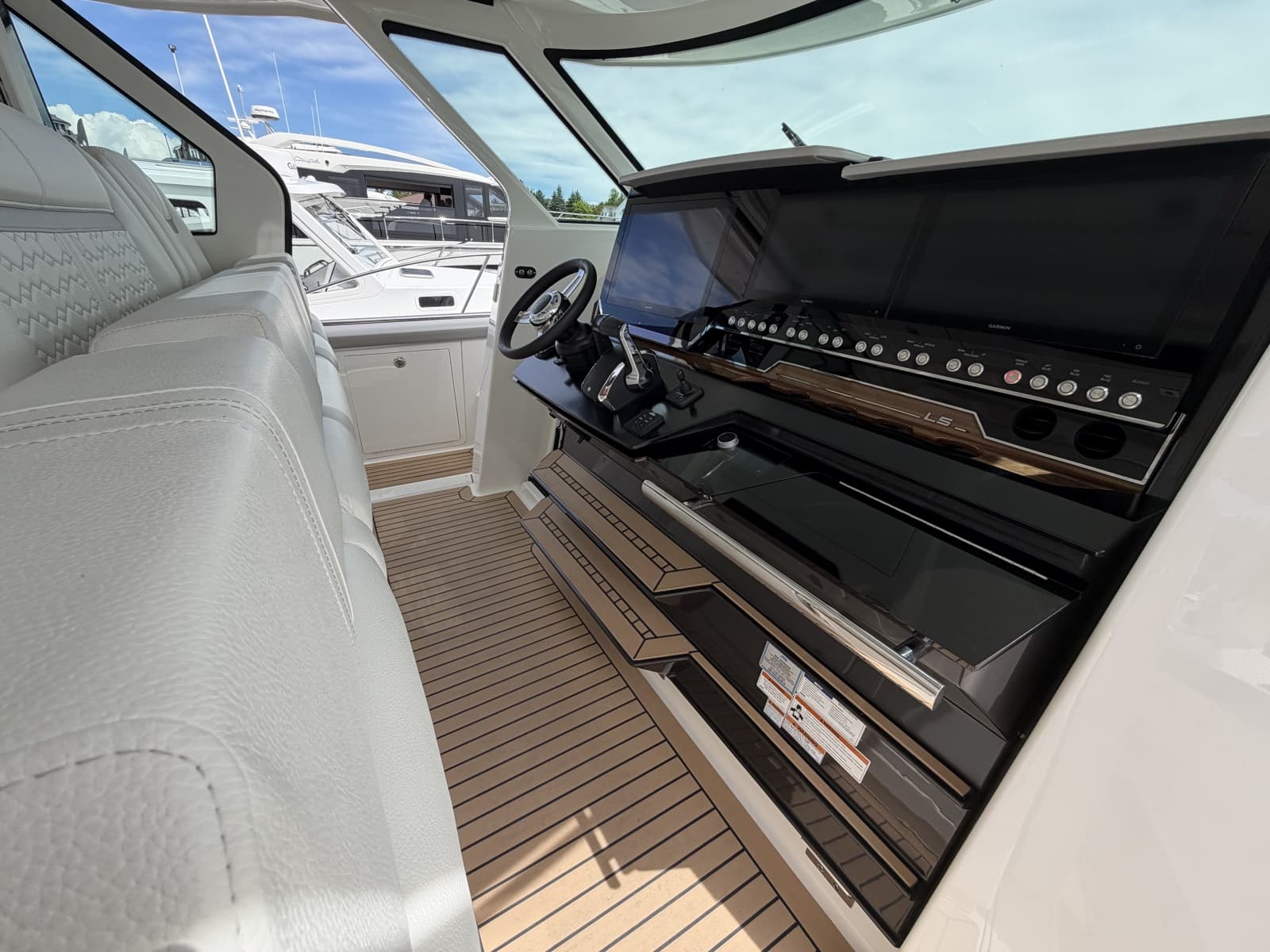 2023 Tiara Yachts 48 LS - Photo 24