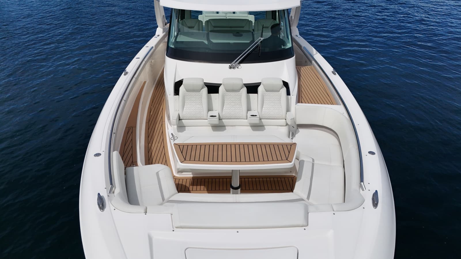 2023 Tiara Yachts 48 LS - Photo 8