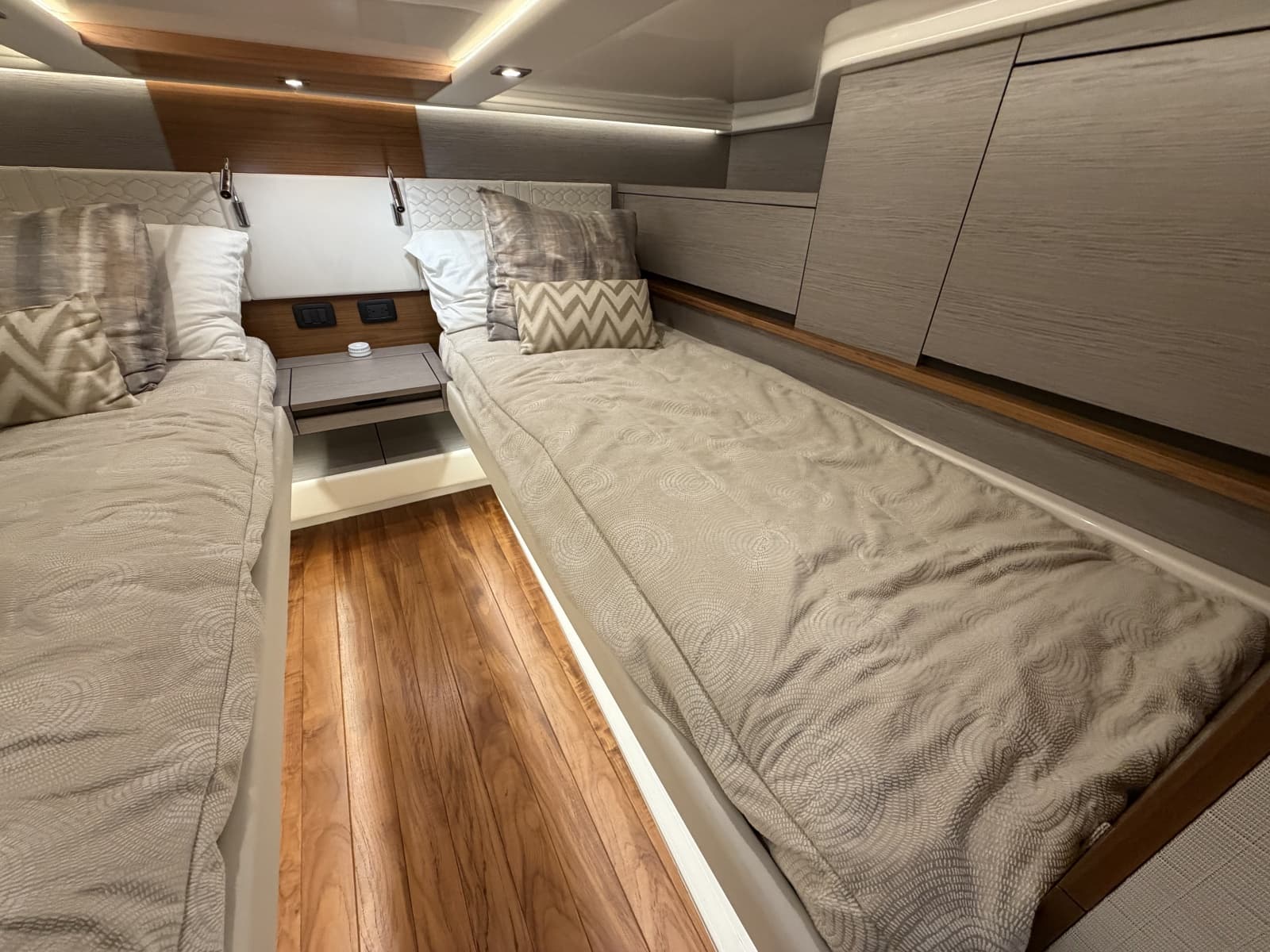 2023 Tiara Yachts 48 LS - Photo 31