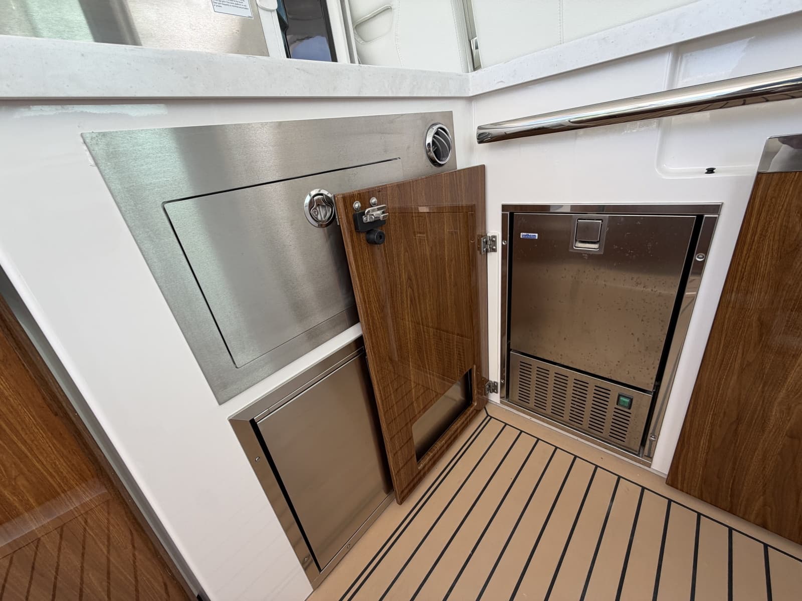 2023 Tiara Yachts 48 LS - Photo 17