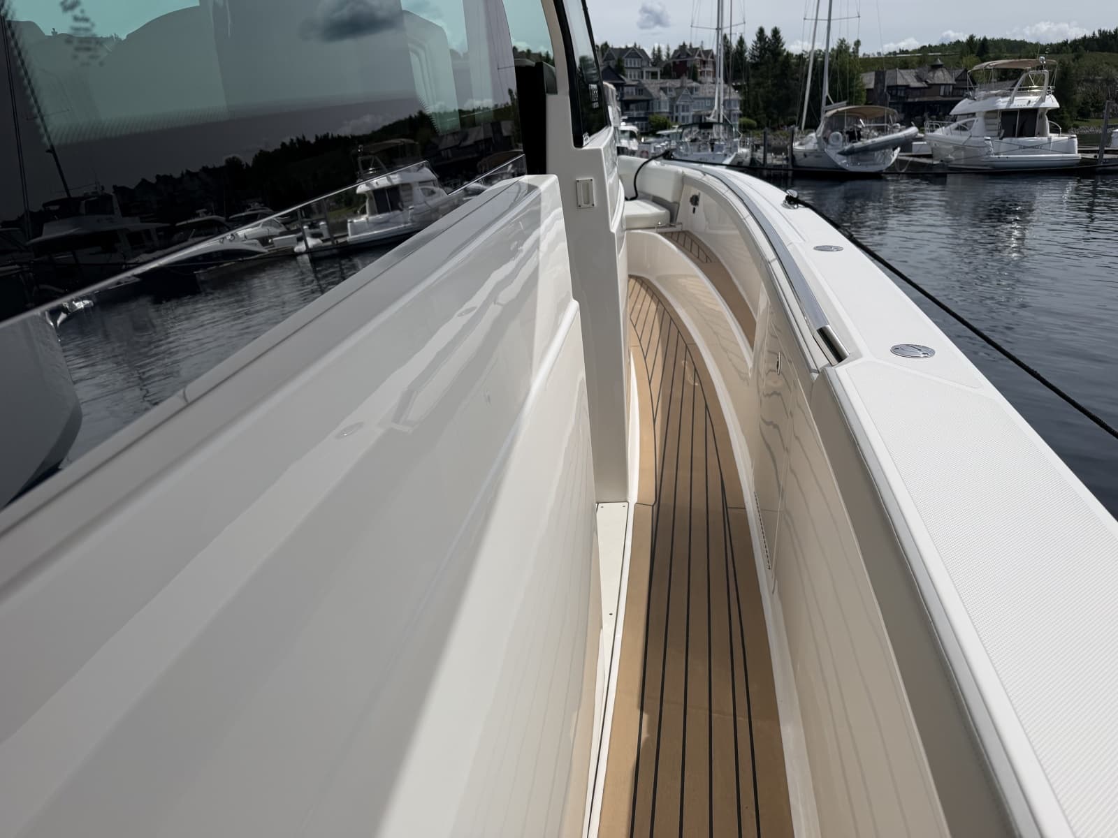 2023 Tiara Yachts 48 LS - Photo 20