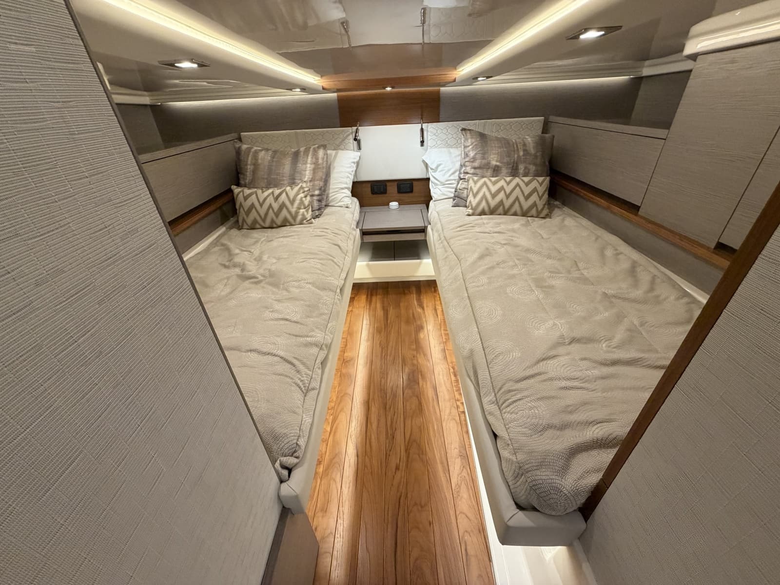 2023 Tiara Yachts 48 LS - Photo 30