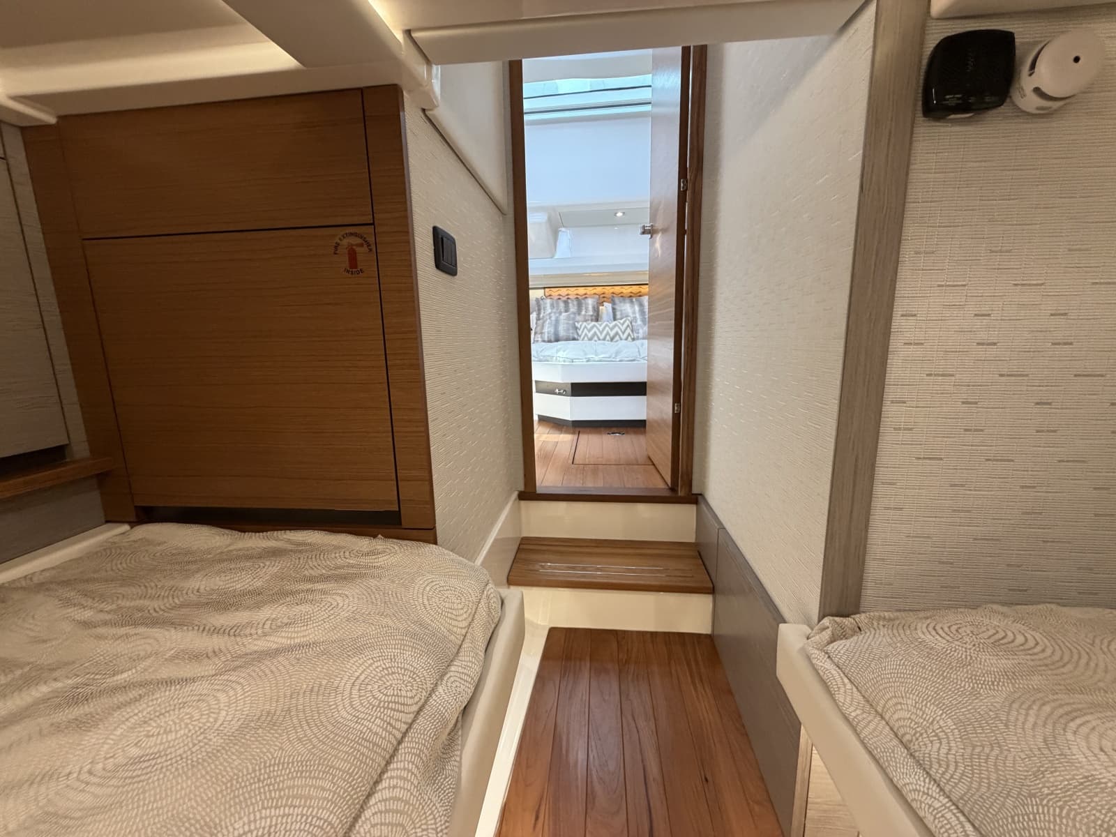 2023 Tiara Yachts 48 LS - Photo 32