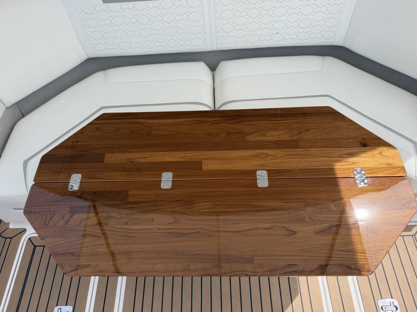 2023 Tiara Yachts 48 LS - Photo 33