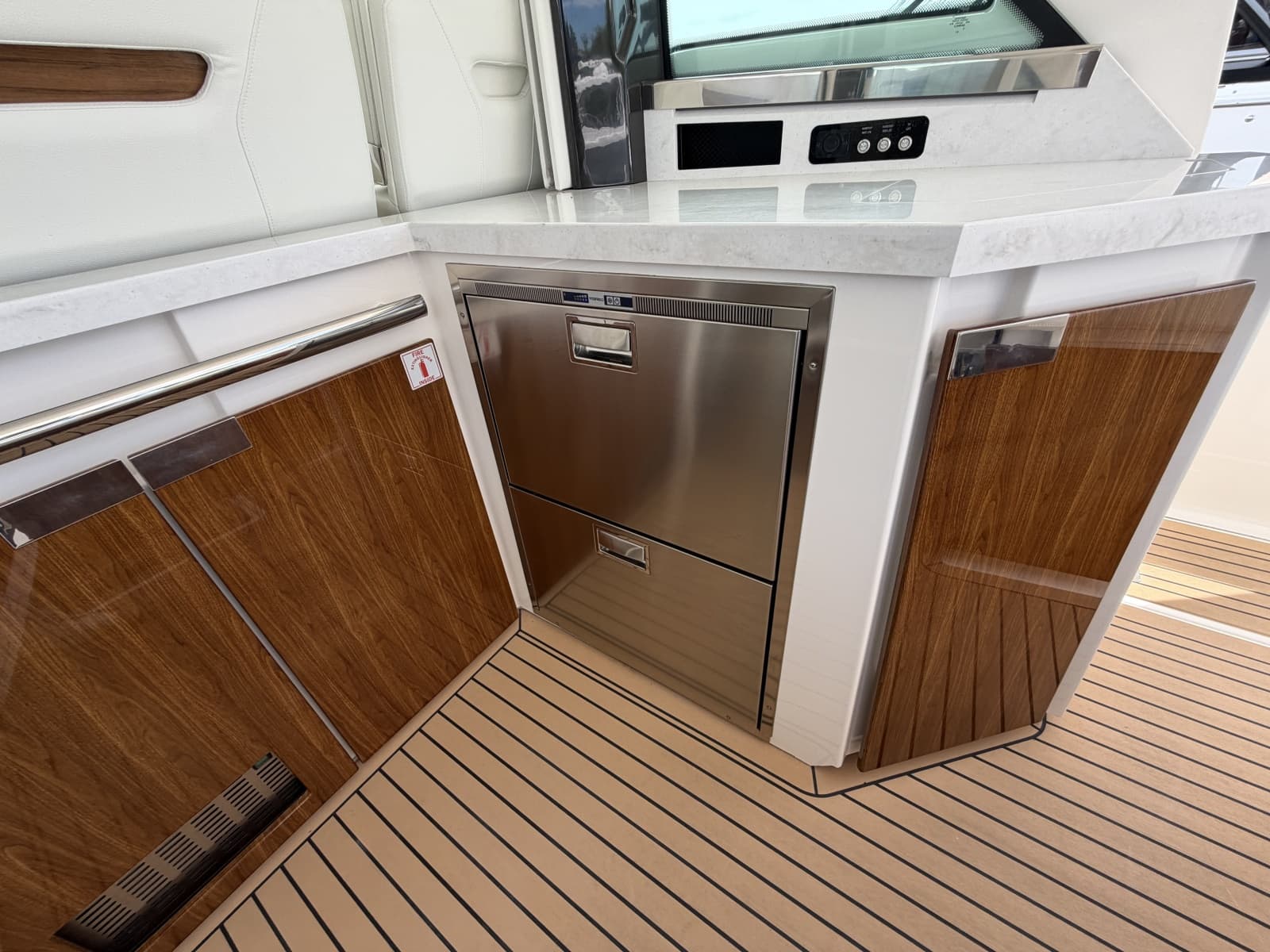 2023 Tiara Yachts 48 LS - Photo 18