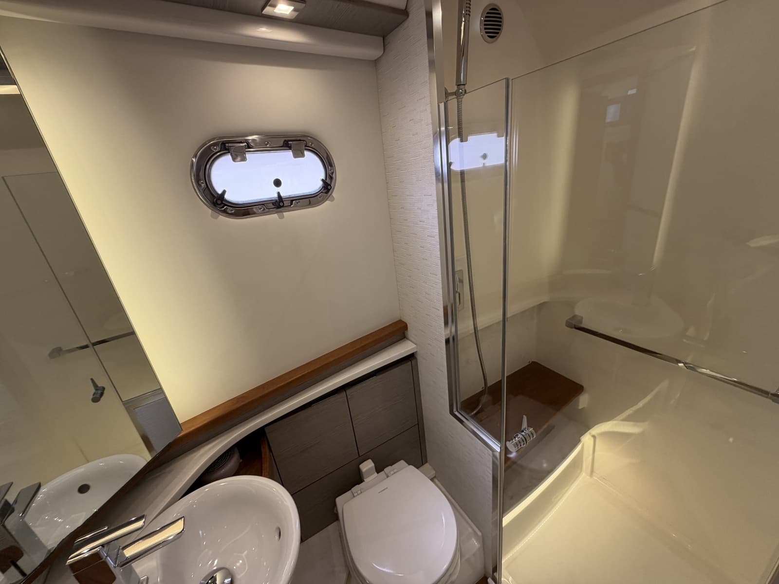 2023 Tiara Yachts 48 LS - Photo 29