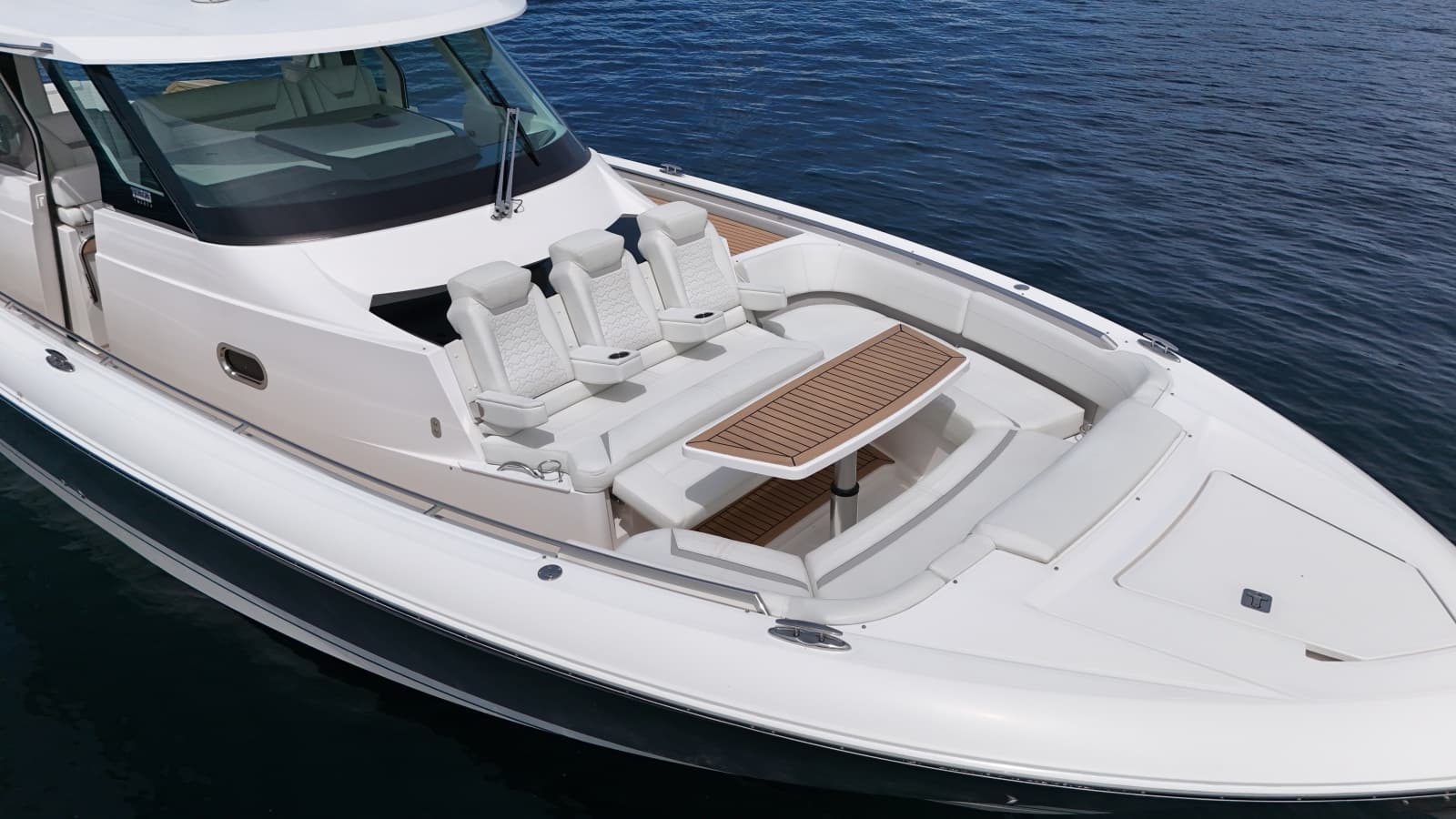 2023 Tiara Yachts 48 LS - Photo 7