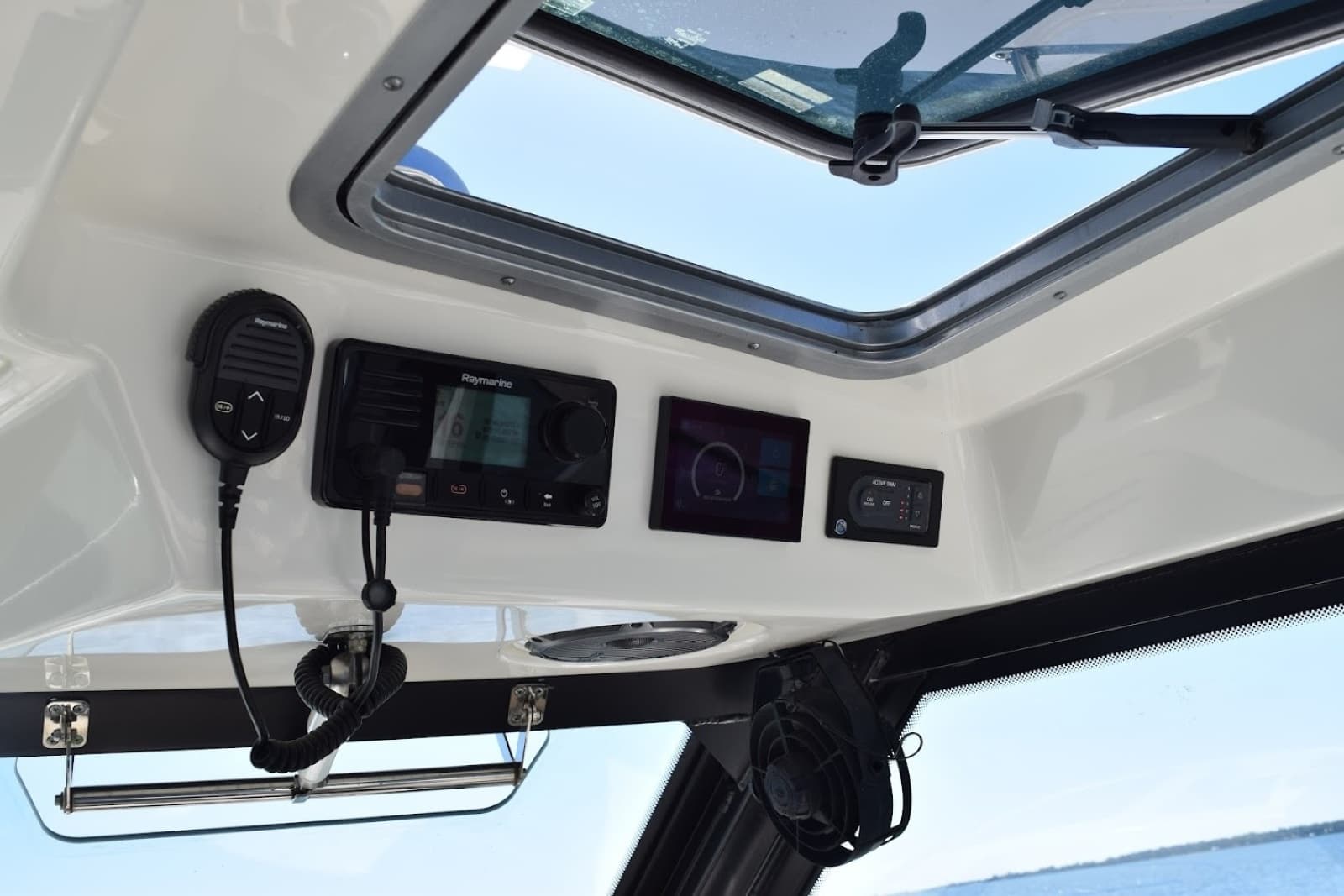 2021 Boston Whaler 325 Conquest - Photo 19