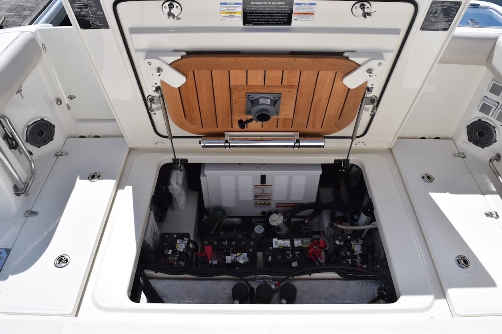 2021 Boston Whaler 325 Conquest - Photo 24