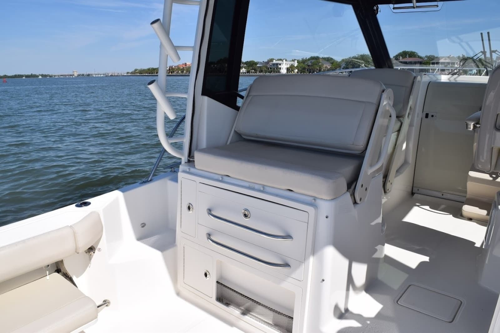 2021 Boston Whaler 325 Conquest - Photo 12