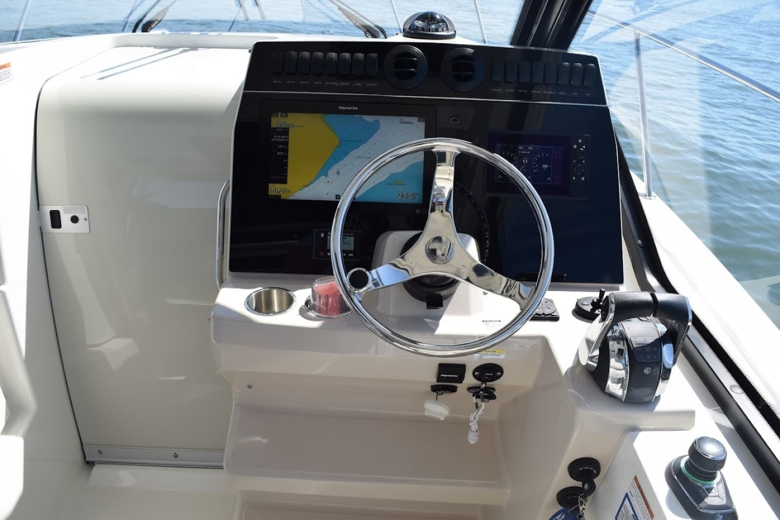 2021 Boston Whaler 325 Conquest - Photo 18