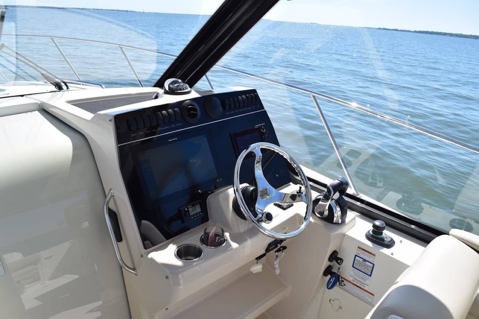 2021 Boston Whaler 325 Conquest - Photo 17