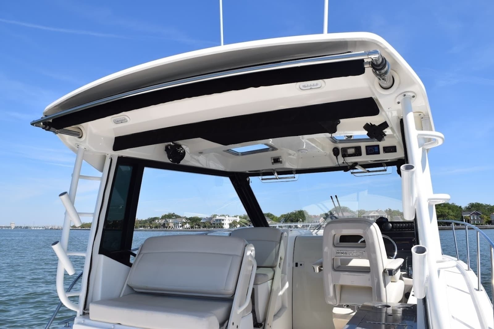 2021 Boston Whaler 325 Conquest - Photo 14