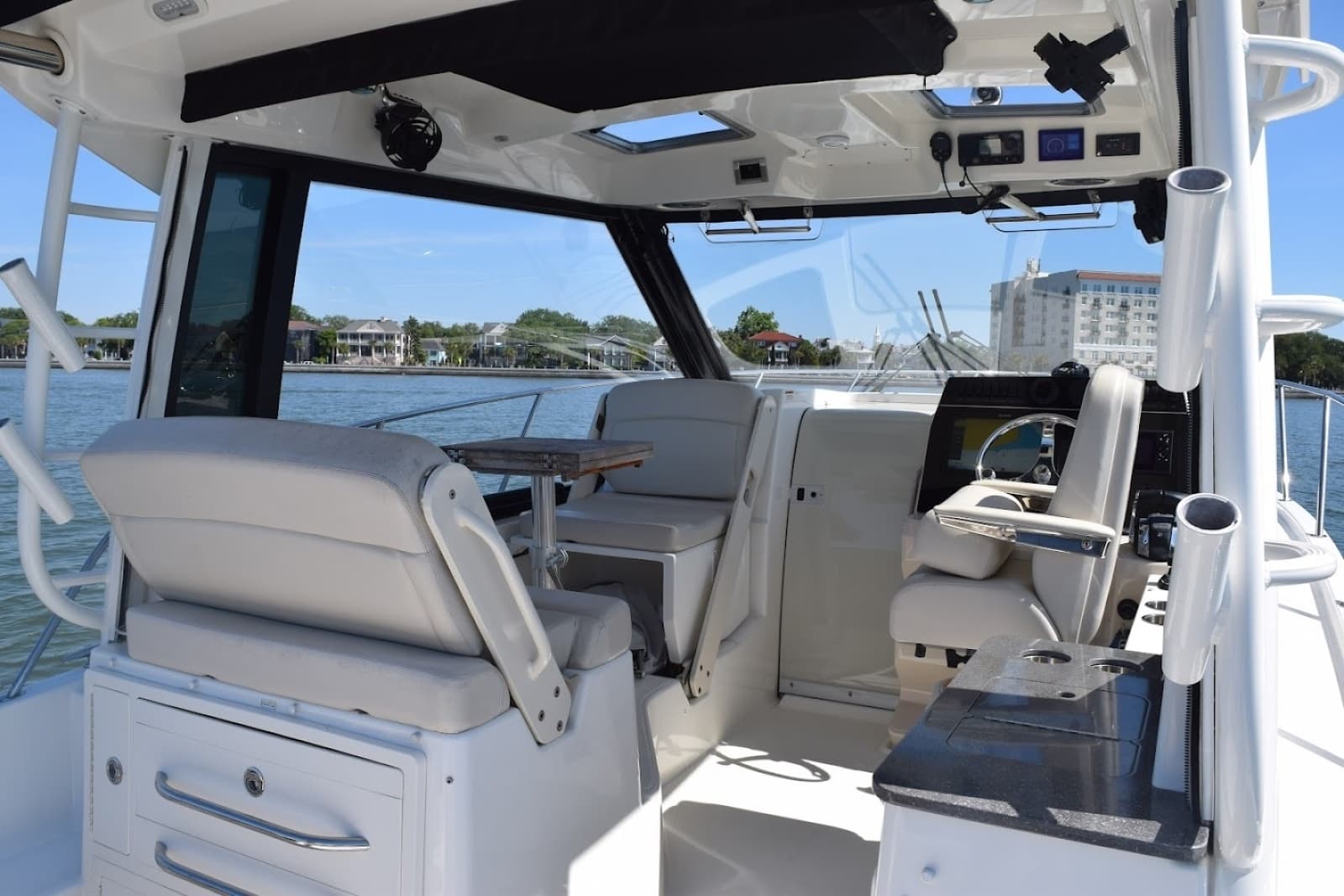 2021 Boston Whaler 325 Conquest - Photo 15